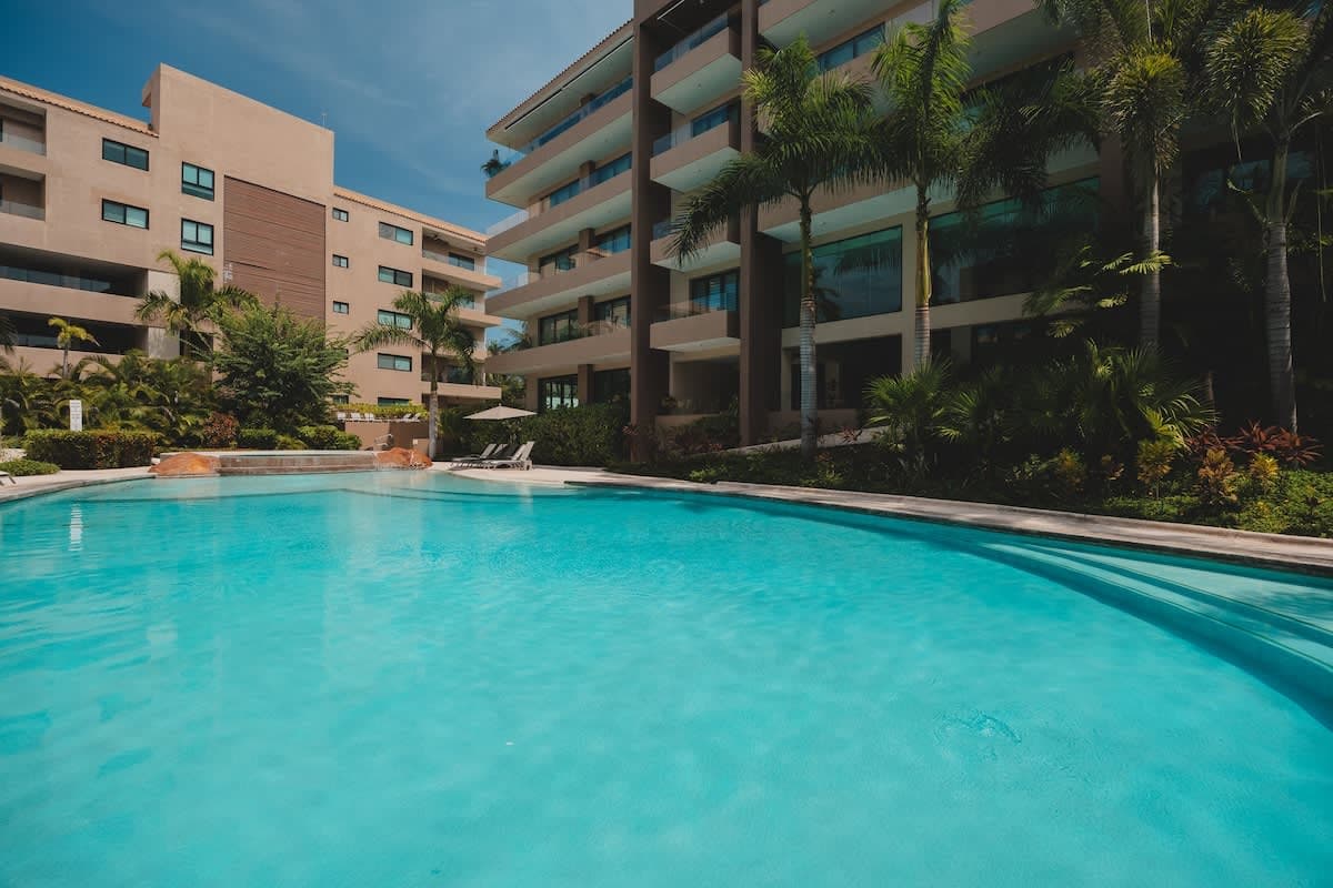 Beachside in paradise with pool, gym, game room — photo 5