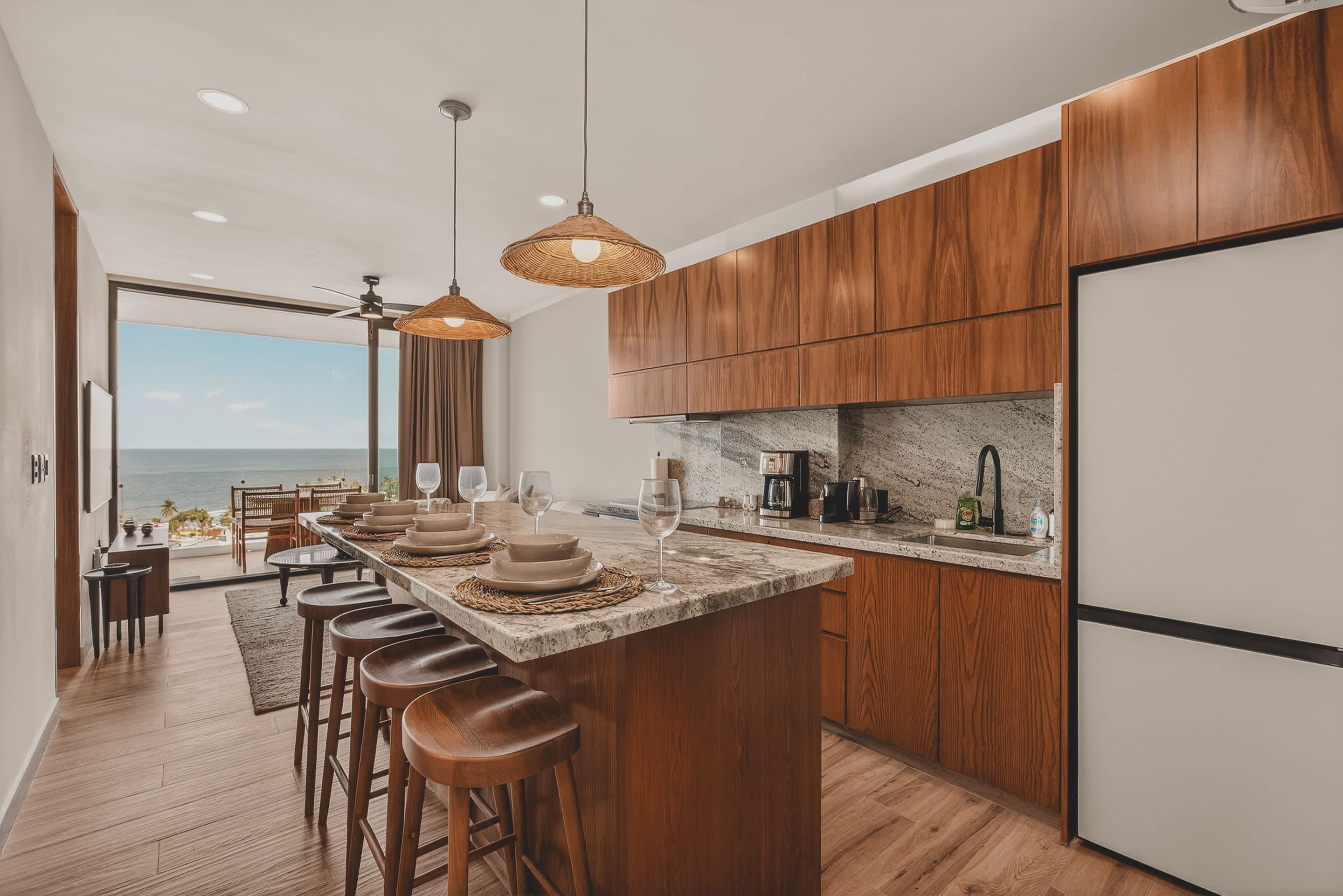 Casa Tranquila 2BR Ocean View Gem w Rooftop Pool — photo 3
