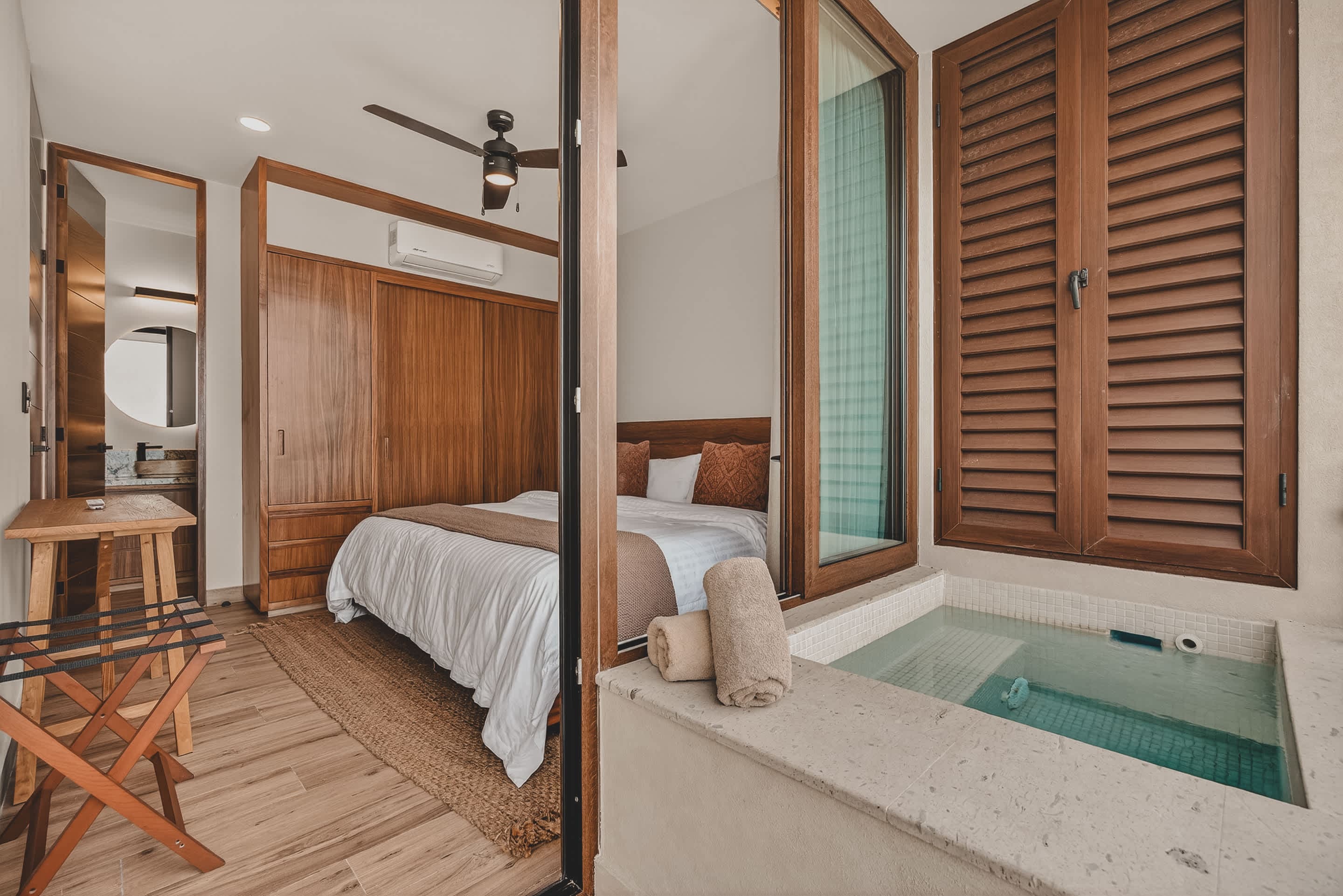 Casa Tranquila 2BR Ocean View Gem w Rooftop Pool — photo 2
