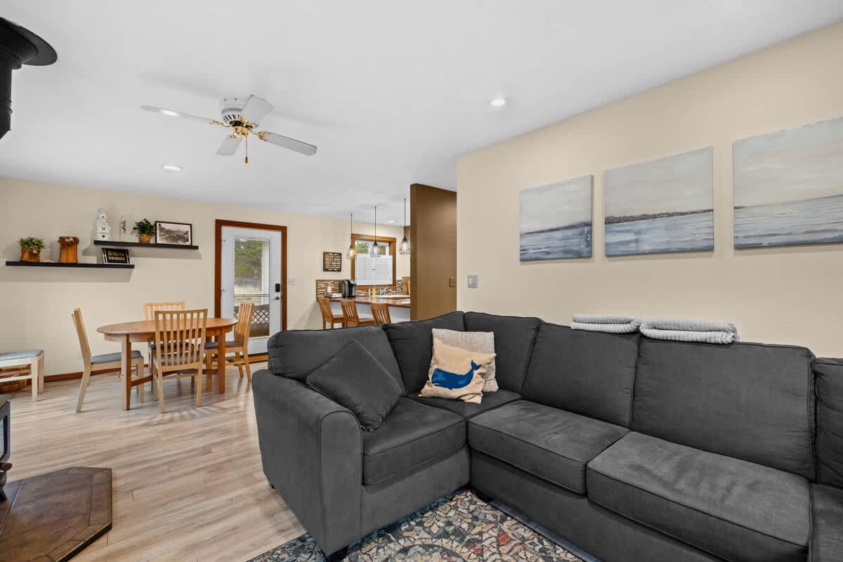 Dory Fleet Beach House - Sea Gypsy - Getaway for 6 — photo 1