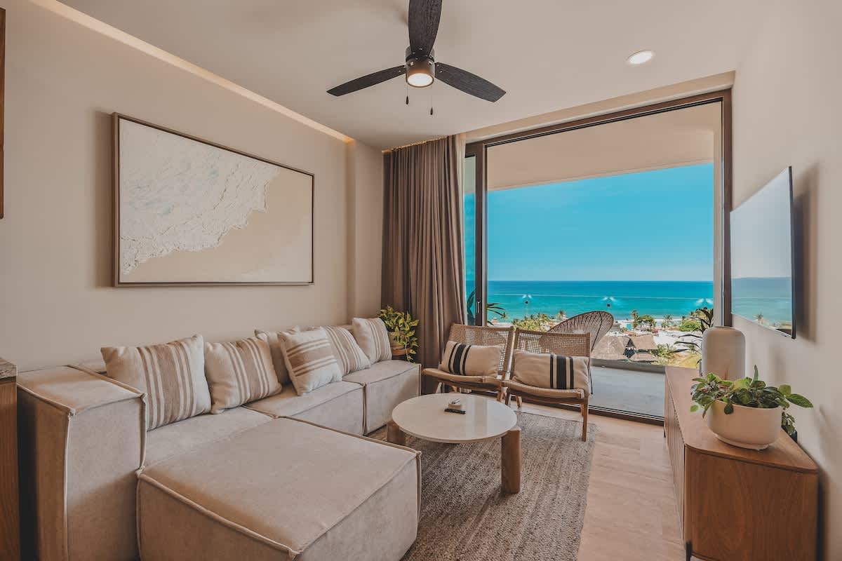 Elite 2BR 2BA Ocean Views Rooftop Pool