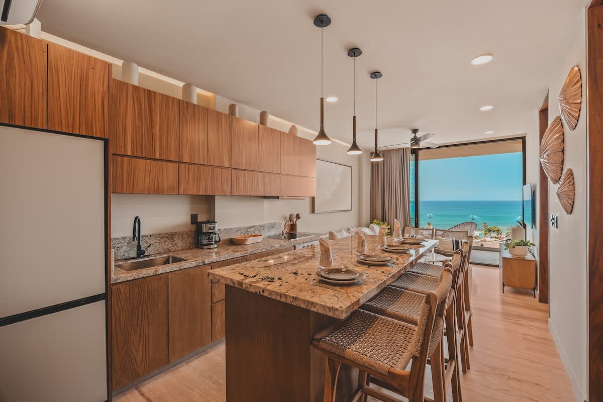 Elite 2BR 2BA Ocean Views Rooftop Pool — photo 3