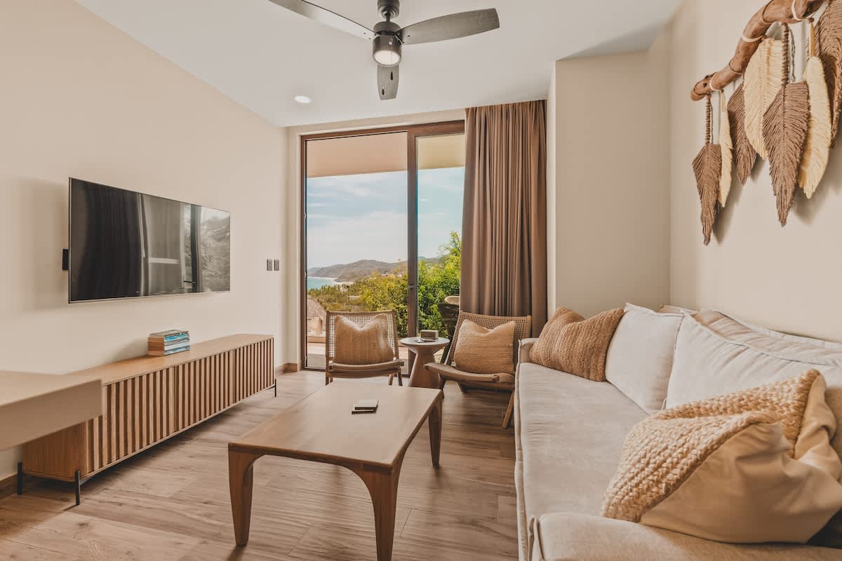 Luxe Penthouse w Private Plunge Pool on Balcony