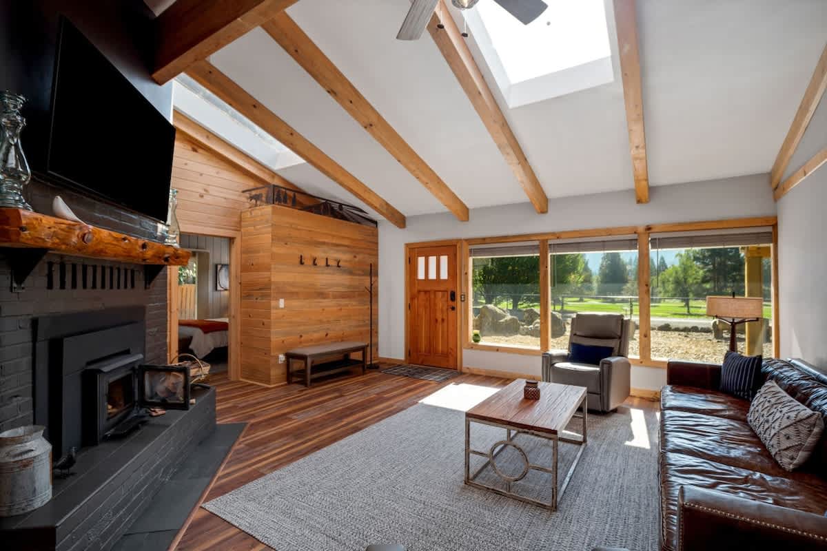 Mountain Retreat, Golf, Hot Tub- Winter Sale — photo 2