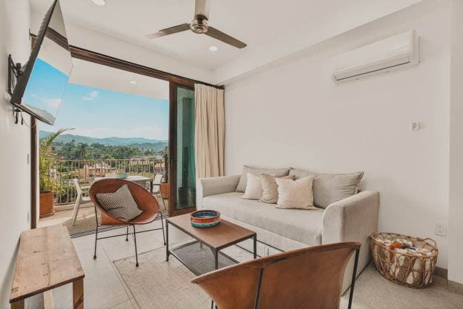 Vista Verde: Rooftop pool, pets, and near beach — photo 1
